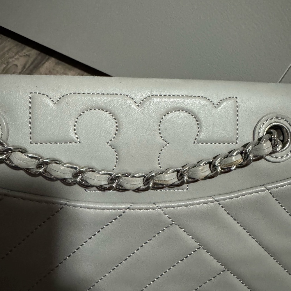 Tory Burch Alexa Gray Chain Shoulder Bag - Picture 6 of 6
